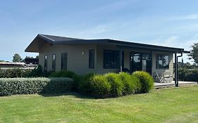 Country Cottage Centrally Located